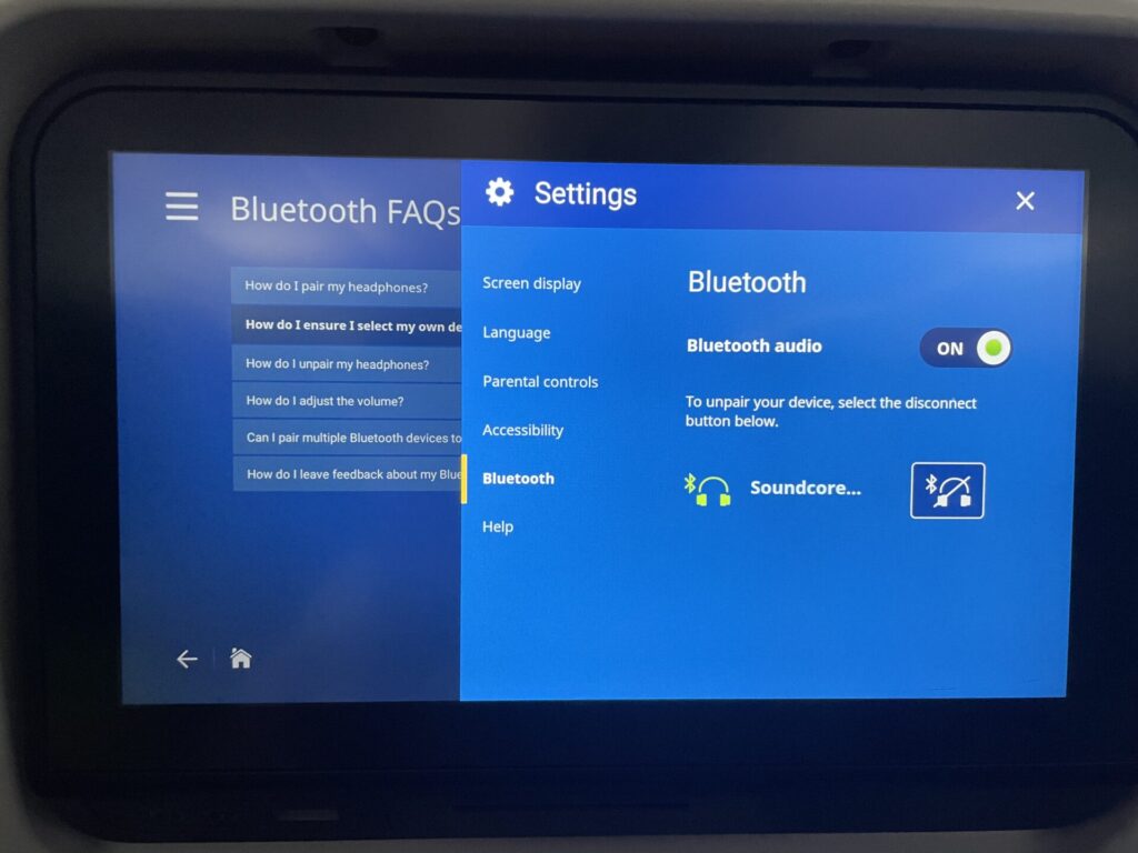 ユナイテッド航空会社の飛行機で、機内の画面でもBluetooth ヘッドフォンが使えた