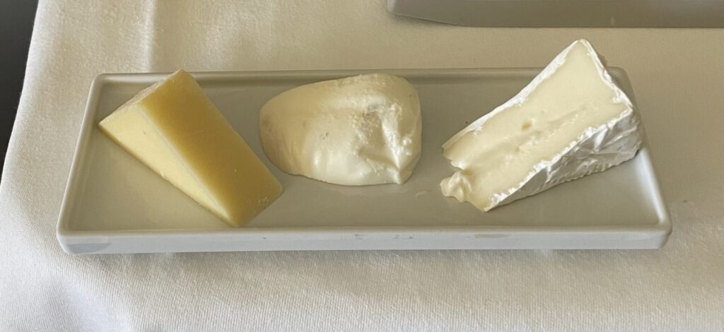 エールフランス ビジネスクラスの今日のチーズ3種