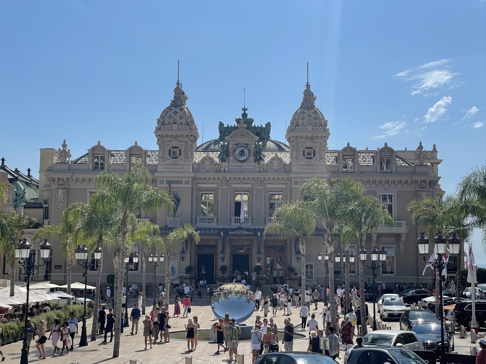 \u3010\u30e2\u30ca\u30b3\u3011\u89b3\u5149\u30e2\u30c7\u30eb\u30b3\u30fc\u30b9\uff01\u4e16\u754c\u30672\u756a\u76ee\u306b\u5c0f\u3055\u3044\u30bb\u30ec\u30d6\u306a\u56fd\u3092\u4e00\u65e5\u3067\u6e80\u55ab - \u65c5\u3059\u308b\u30ab\u30c3\u30d7\u30eb