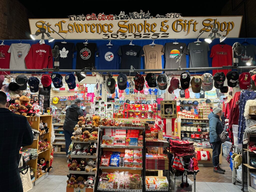 St. Lawrence Smoke & Gift Shop　お土産ショップ