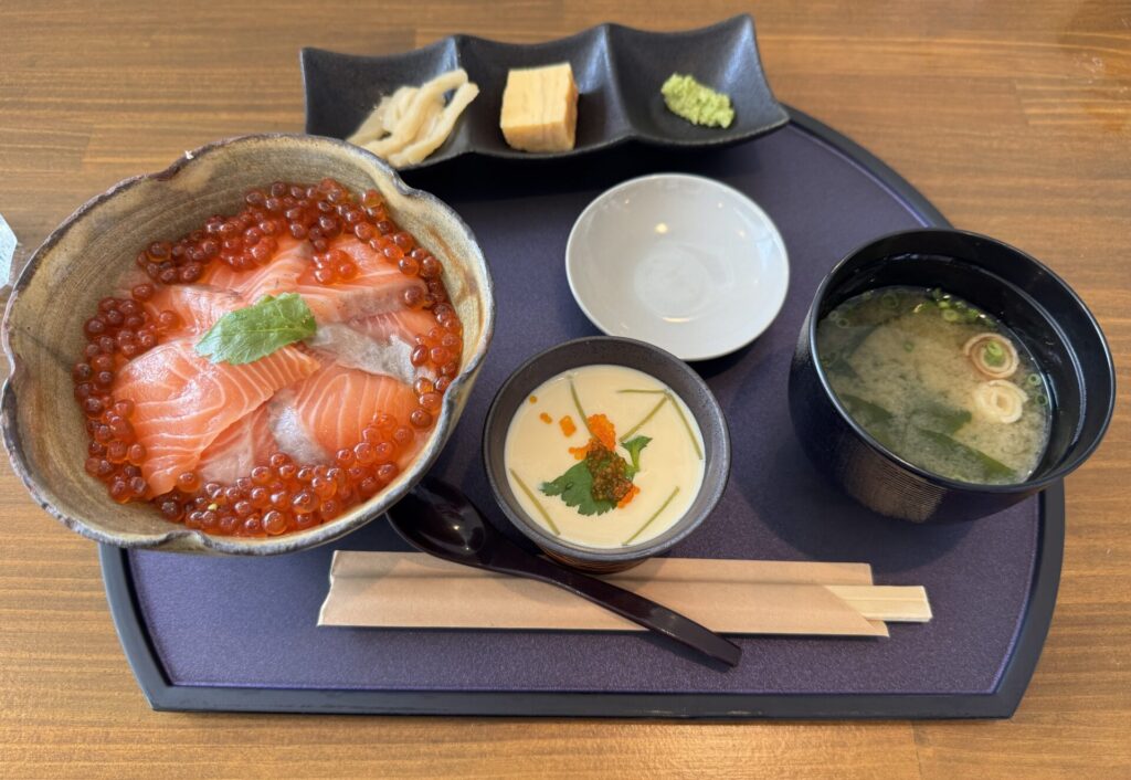 いくらとサーモンの親子丼