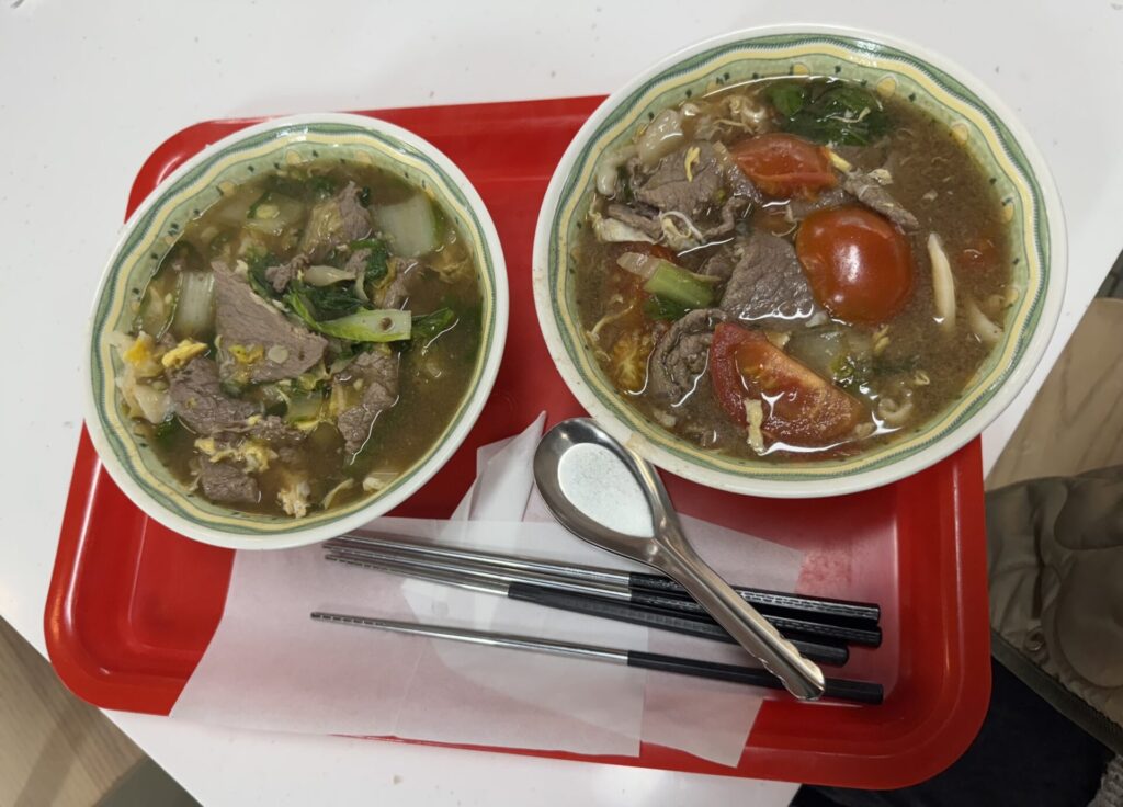 南門マーケットの刀削麺