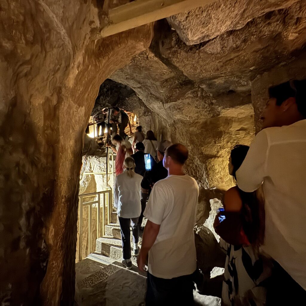 盗掘口から上昇通路へ