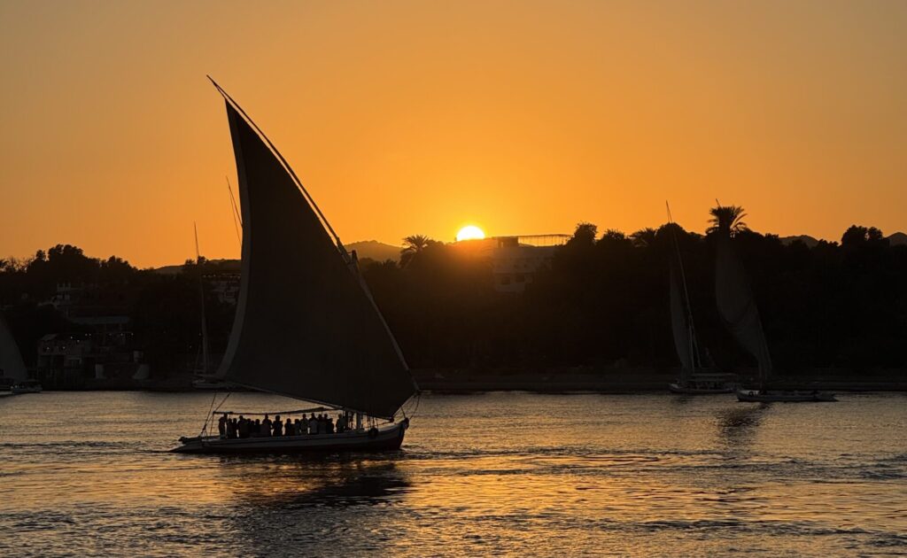アスワン オベリスク ナイル ホテルからの夕陽