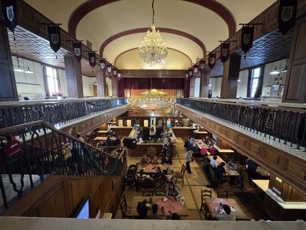 Bratislava Flagship：店内