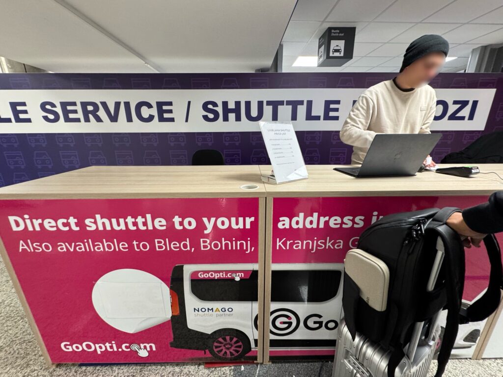 リュブリャナ空港のGoOptiチケットカウンター