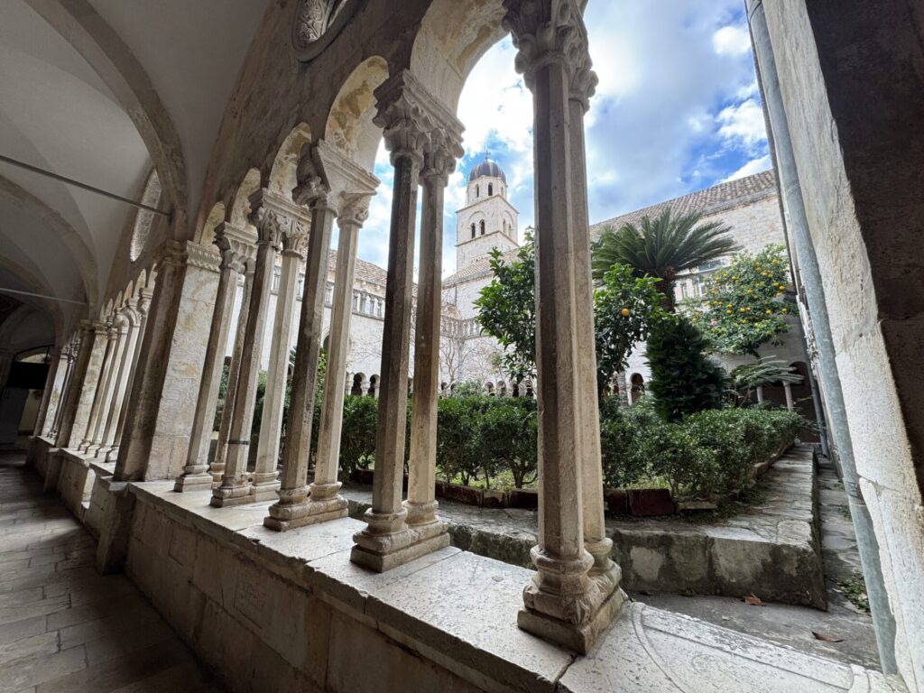フランシスコ会修道院：回廊